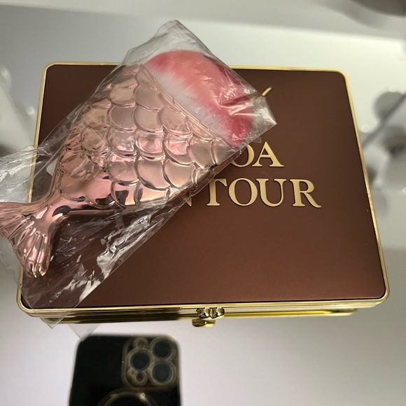 1 Too Faced Cocoa Contour This also smells like Chocolate with brush - Picture 3 of 6